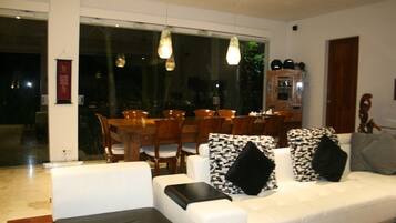 Deluxe Villa, 3 Bedrooms, Ocean View | Living area