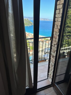 Double Room, Balcony, Sea View | Desk - B&B La Bastia  (Scilla)