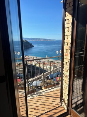 Double Room, Balcony, Sea View | Desk - B&B La Bastia  (Scilla)
