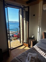 Double Room, Balcony, Sea View | Desk