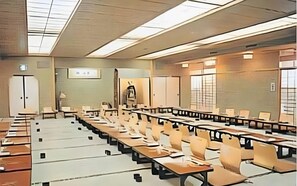 A conference room with long tables and chairs, a projector screen, and a large window. - Utsunomiya Hotel Maruji (Utsunomiya)
