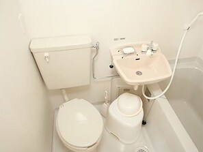 Perhehuone, 1 makuuhuone, valtamerinäköala, lisärakennuksessa | Kylpyhuone | Ilmaiset hygieniatuotteet, hiustenkuivaaja, tohvelit