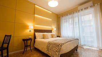 Camera doppia, bagno in camera (Mediterranean Lounge) | Una scrivania, ferro/asse da stiro, Wi-Fi gratuito, lenzuola