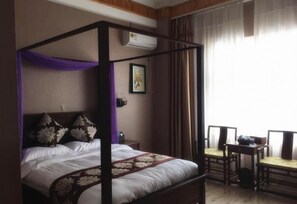 Habitación doble superior | Minibar, escritorio, cortinas blackout y tabla de planchar con plancha