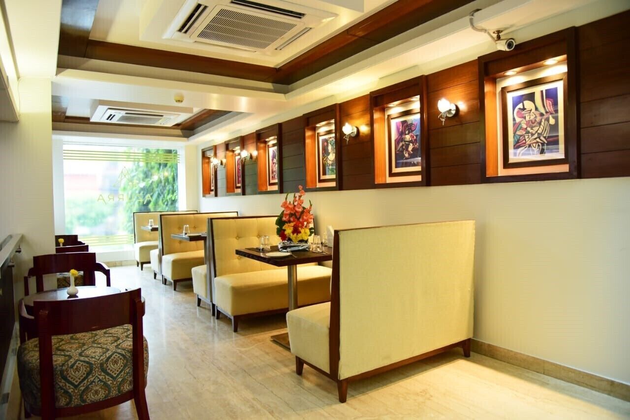 Breakfast, lunch and dinner served