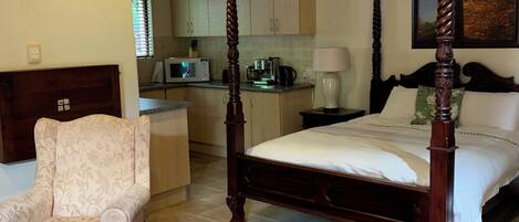 1 chambre, literie de qualité, minibar, bureau