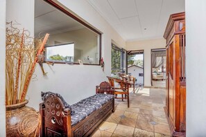 Exterior - 42onKing (Centurion)