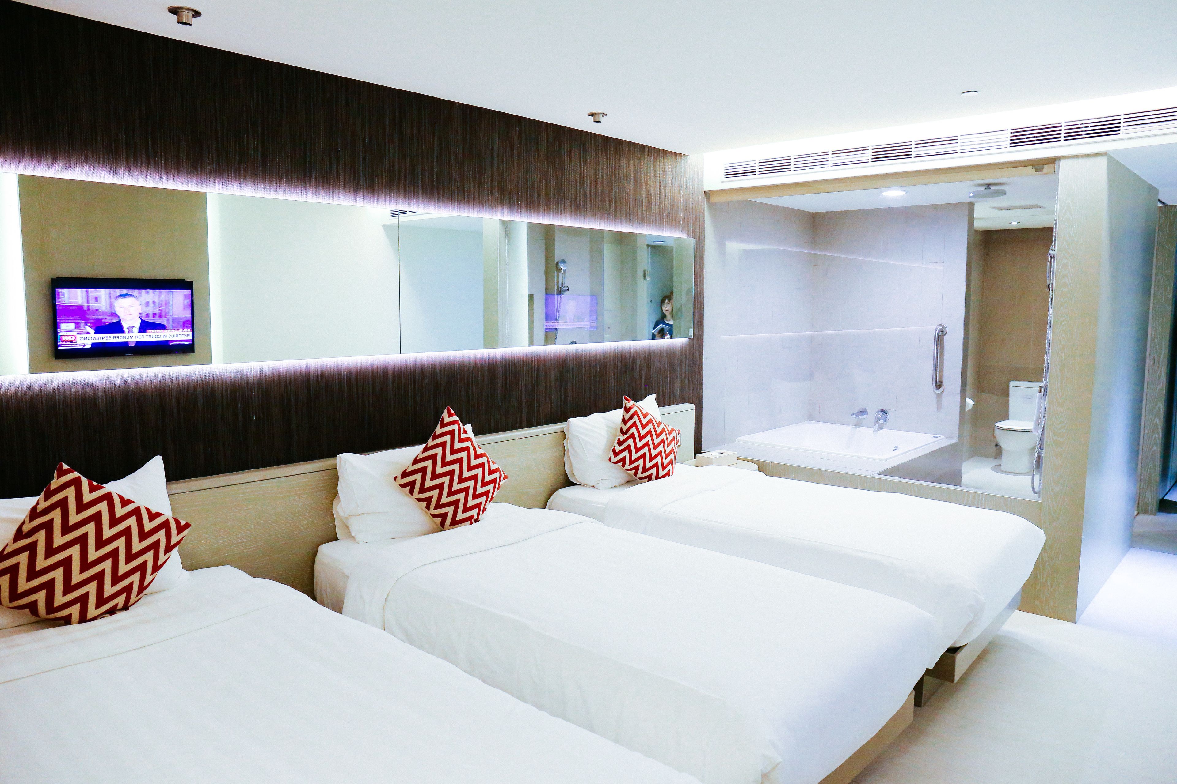 Habitación triple superior, 3 camas individuales | Baño | Artículos de higiene personal gratuitos, secador de pelo y zapatillas