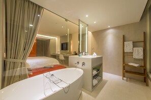 Gratis toiletartikelen, een haardroger, pantoffels, handdoeken