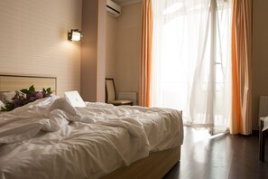 Superior Double Room, Balcony | In-room safe, individually decorated, desk, free WiFi - Hotel Kolyda (Sovinion)