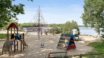 Área de juegos infantiles al aire libre