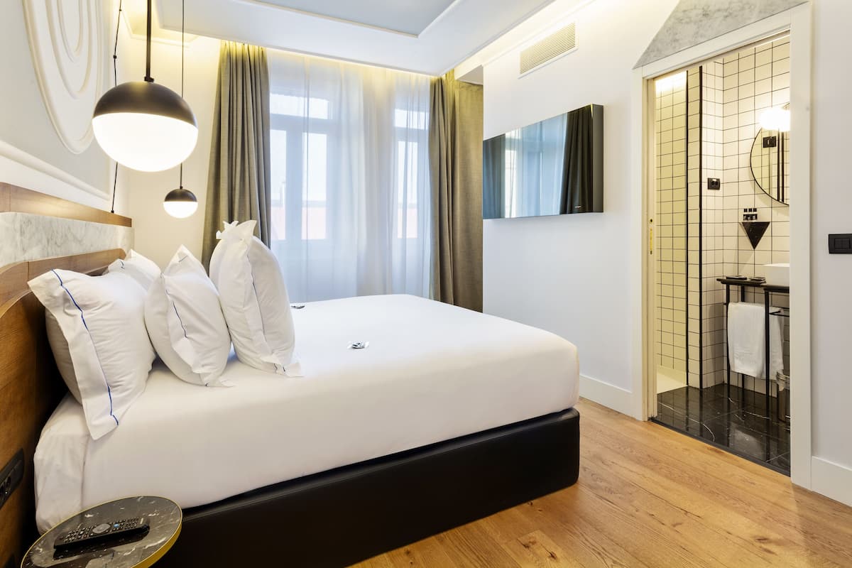 Executive kamer | Een minibar, een kluis op de kamer, een bureau, verduisterende gordijnen