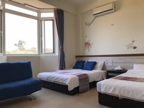 Chambre Triple Confort, 1 chambre, salle de bains privée | Literie de qualité supérieure, bureau, chambres insonorisées