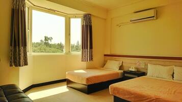 Premium bedding, desk, soundproofing, free WiFi