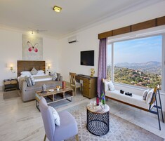 Ropa de cama de alta calidad y minibar 