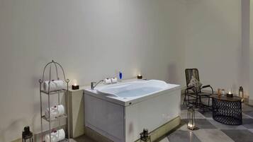 Chambre | Salle de bain | Douche, douche à « effet pluie », peignoirs, chaussons