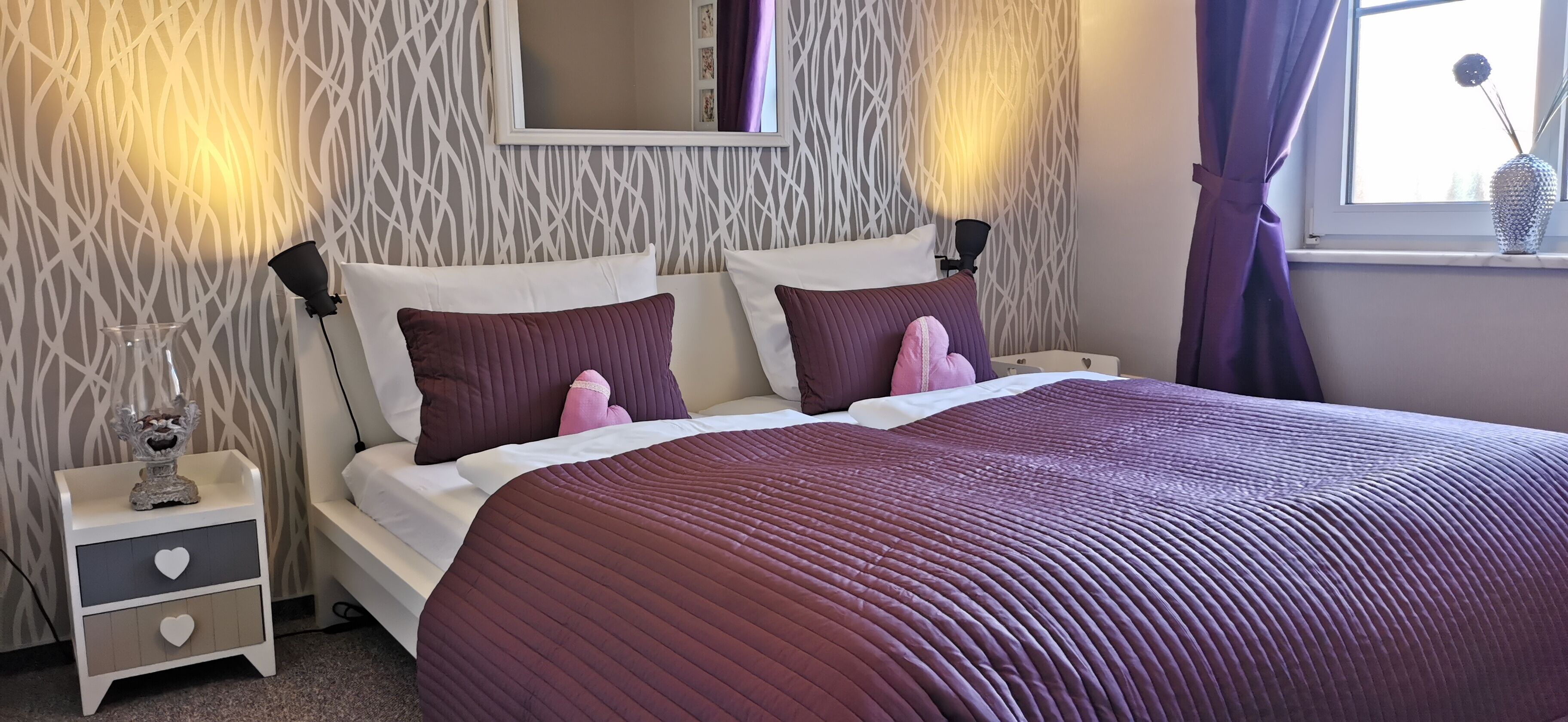 1 habitación, decoración personalizada y muebles diferentes 