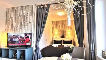 Lägenhet (Jasmin, incl. 50 € cleaning fee) | Vardagsrum | Platt-tv och leksaker