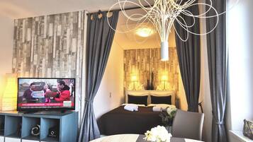 Apartment (Jasmin, incl. 60 € cleaning fee) | Living area | 80-cm flat-screen TV with satellite channels, TV, toys