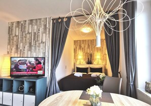 Apartment (Jasmin, incl. 60 € cleaning fee) | Living area | 80-cm flat-screen TV with satellite channels, TV, toys