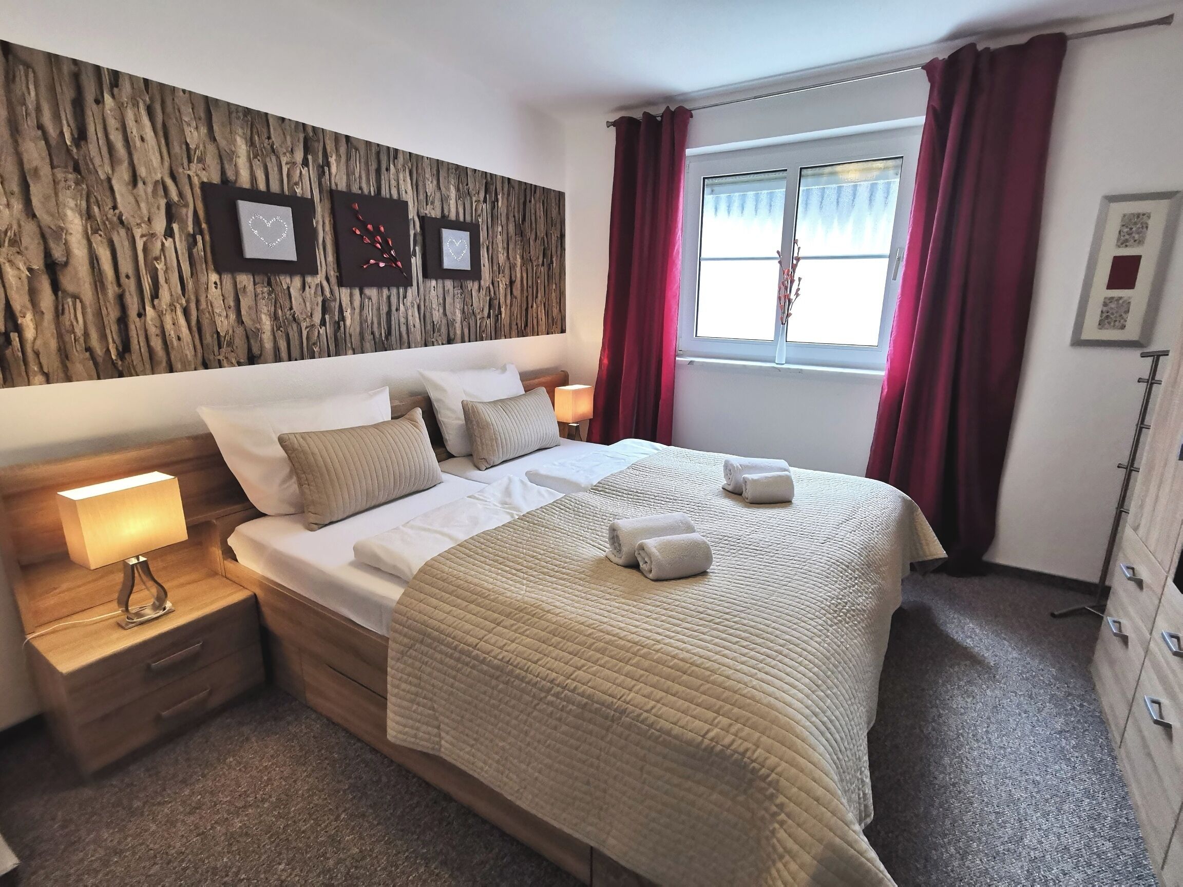 1 habitación, decoración personalizada y muebles diferentes 