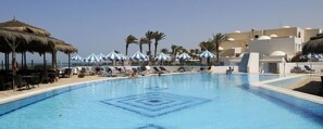 Indoor pool, outdoor pool - Al Jazira Beach (Midoun)