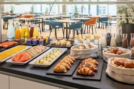 Daily buffet breakfast for a fee