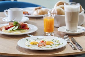 Daily buffet breakfast for a fee - NH Graz City (Graz)