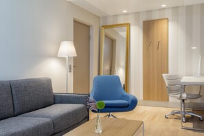 Minibar, in-room safe, desk, soundproofing - NH Graz City (Graz)