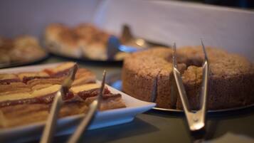 含每日吃到飽早餐