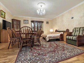 1 bedroom, desk, free WiFi, bed sheets