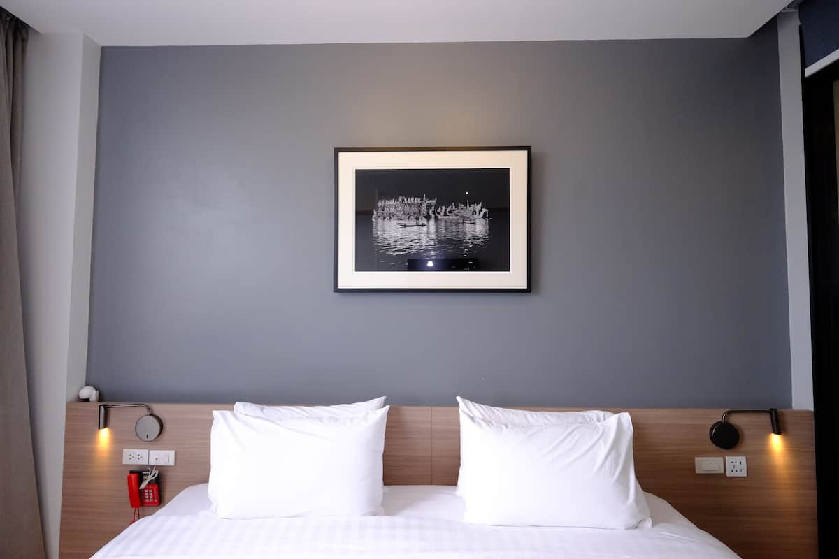 medium format | in-room safe, blackout curtains, free wifi