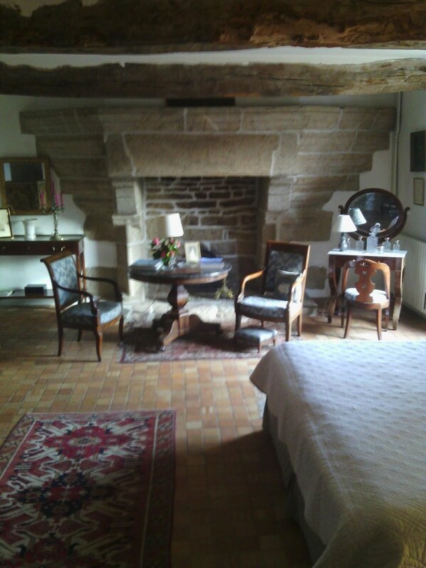 Room - Manoir de Kerguereon (Ploubezre)