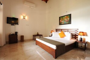 Quarto clássico | 20 quartos, roupas de cama premium, escrivaninha, quartos à prova de som