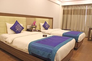 Quarto clássico | 20 quartos, roupas de cama premium, escrivaninha, quartos à prova de som