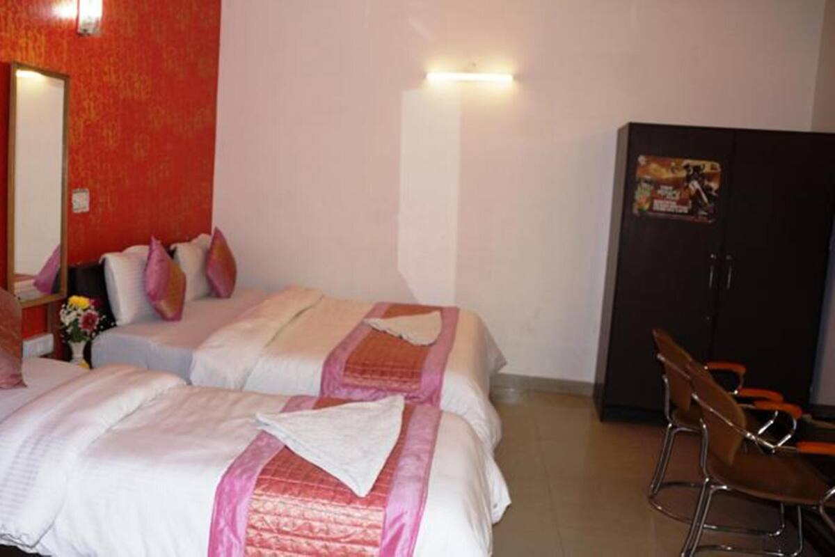 Quarto família | 20 quartos, roupas de cama premium, escrivaninha, quartos à prova de som