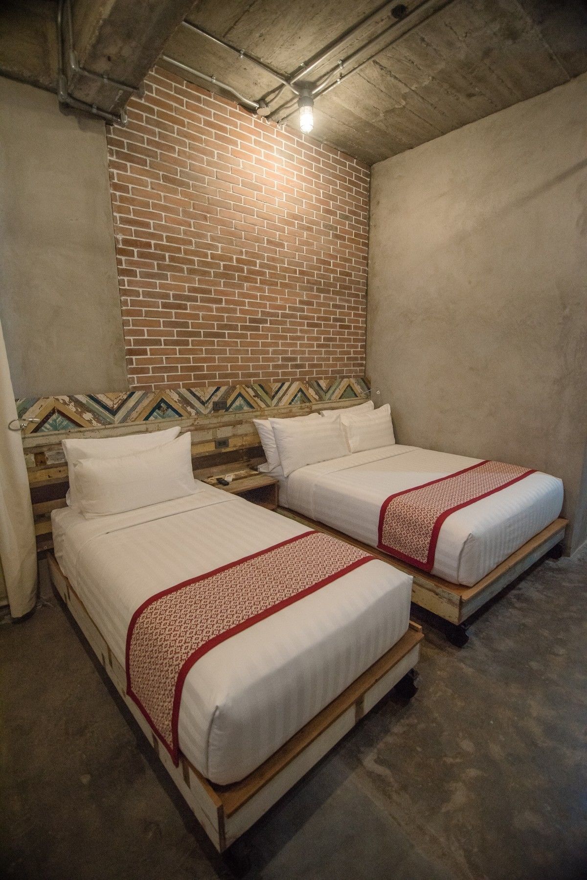 deluxe room | minibar, in-room safe, free wifi, bed sheets