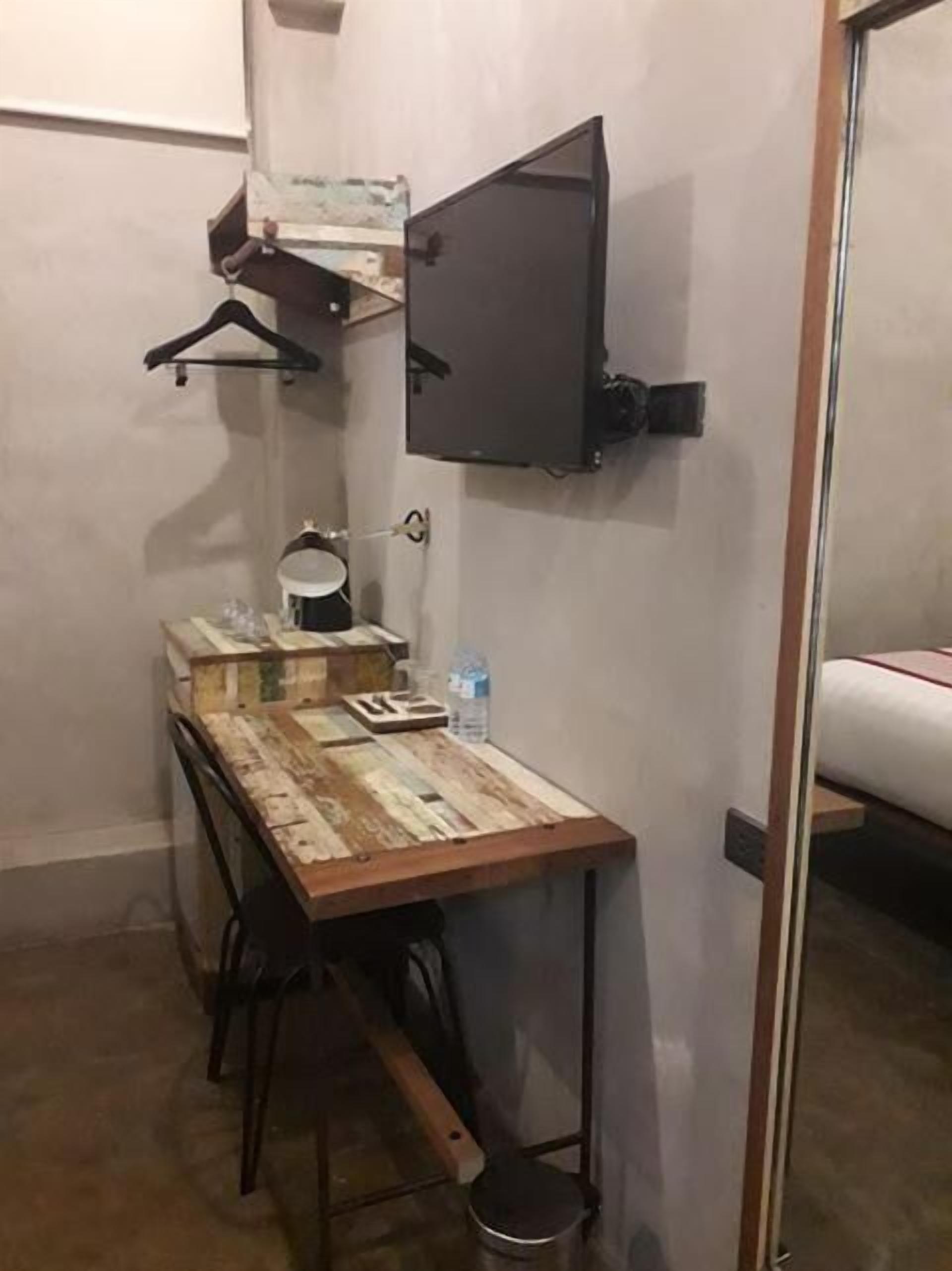 minibar, in-room safe, free wifi, bed sheets