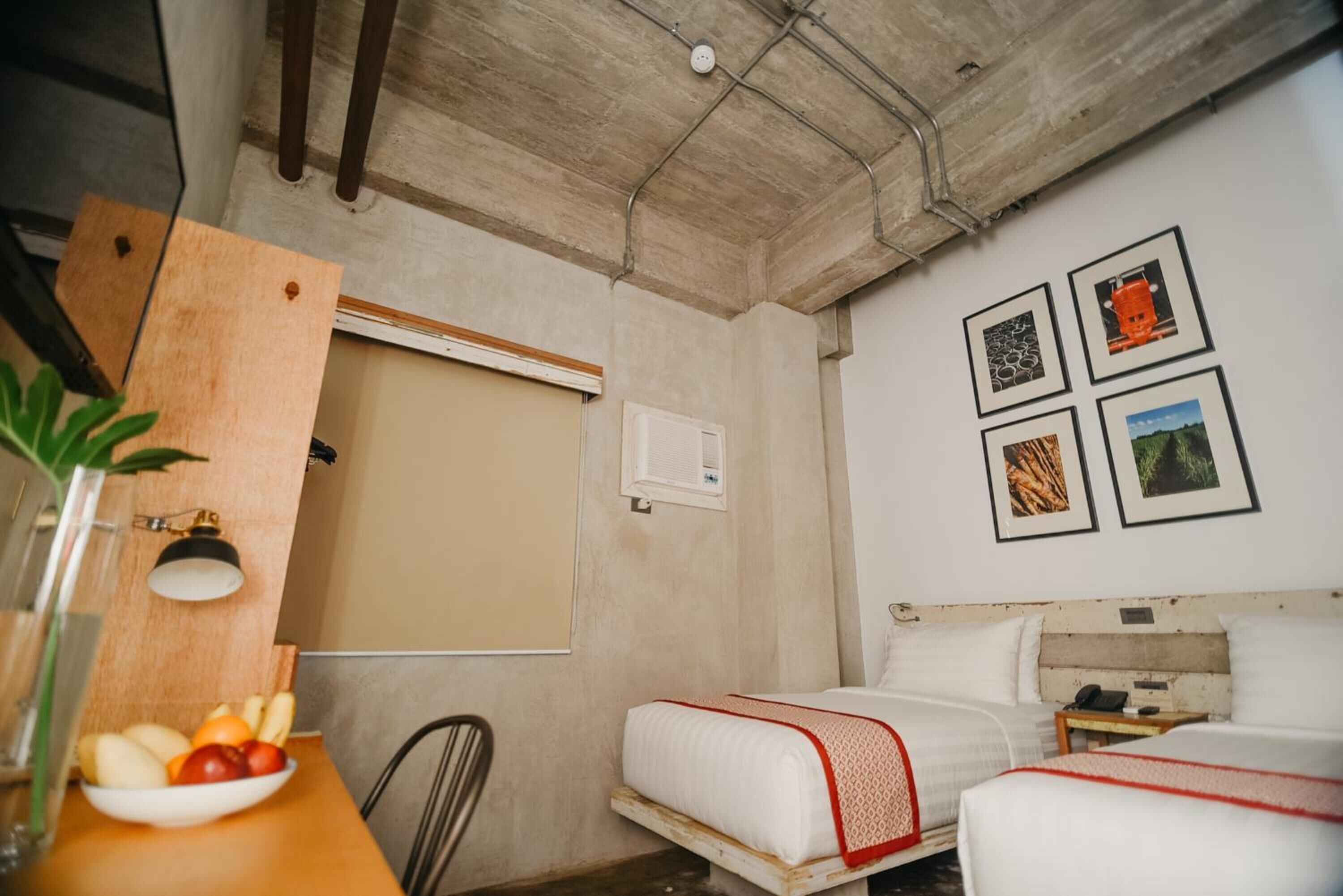 minibar, in-room safe, free wifi, bed sheets