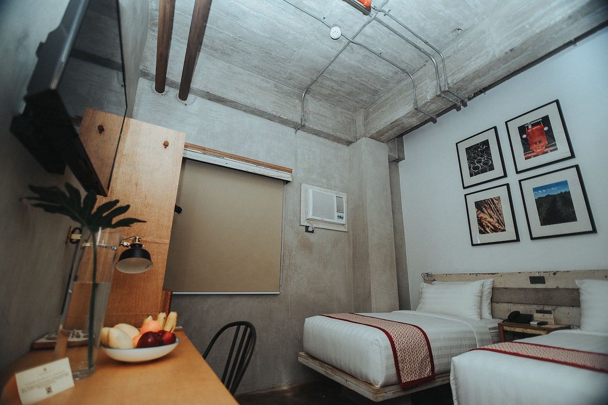 Standard Twin Room | Minibar, in-room safe, free WiFi, bed sheets