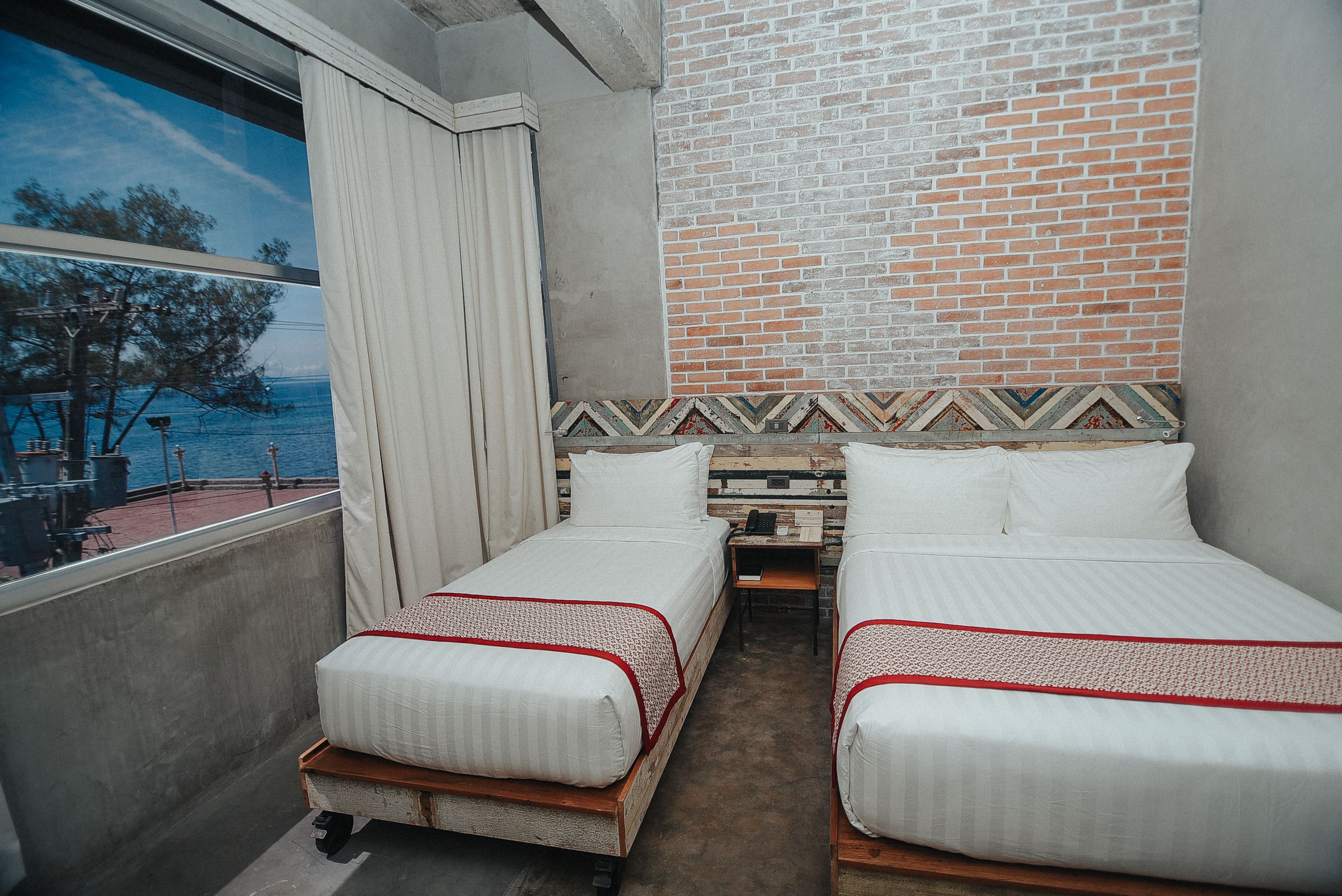 deluxe room | minibar, in-room safe, free wifi, bed sheets