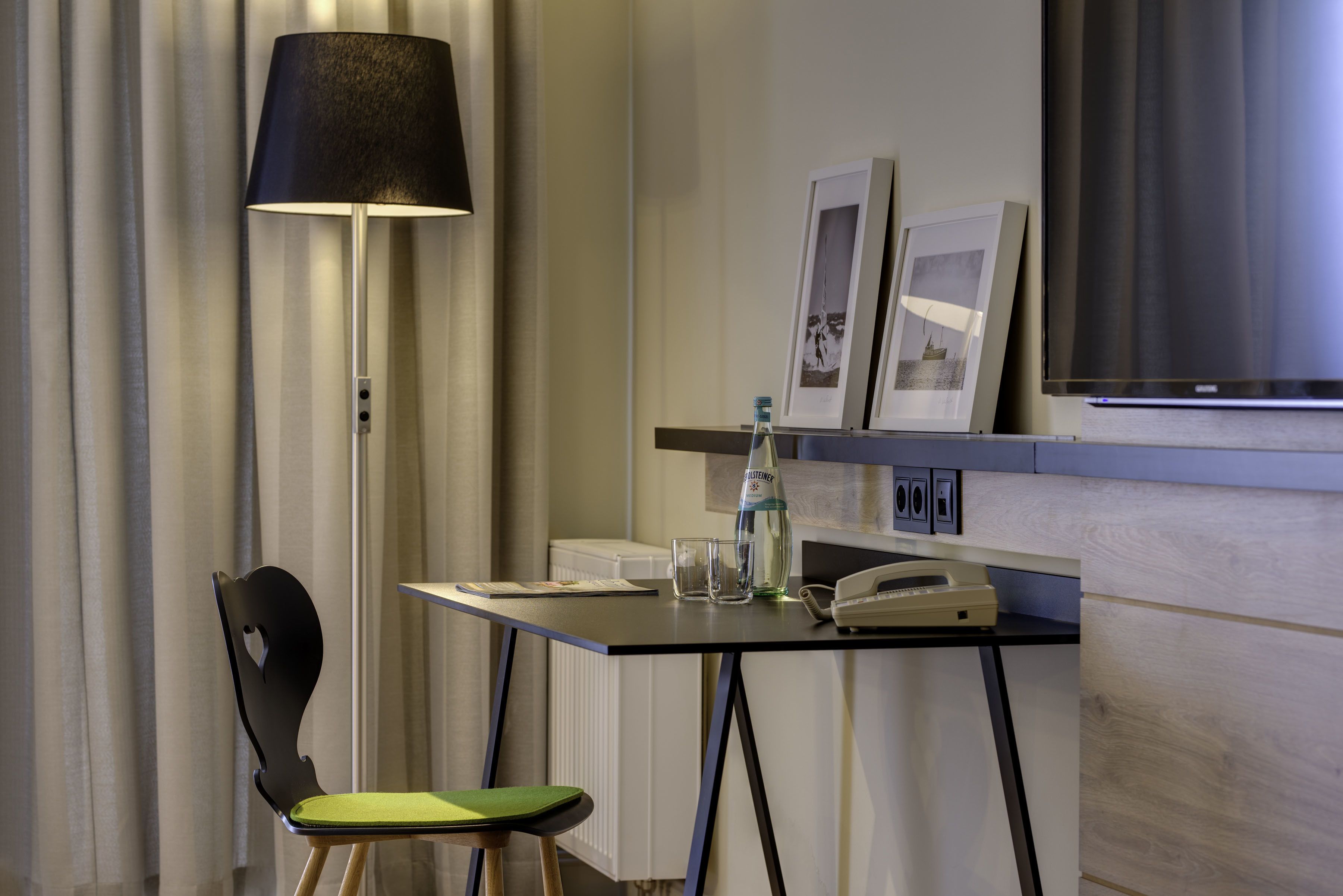 desk, soundproofing, free wifi, bed sheets