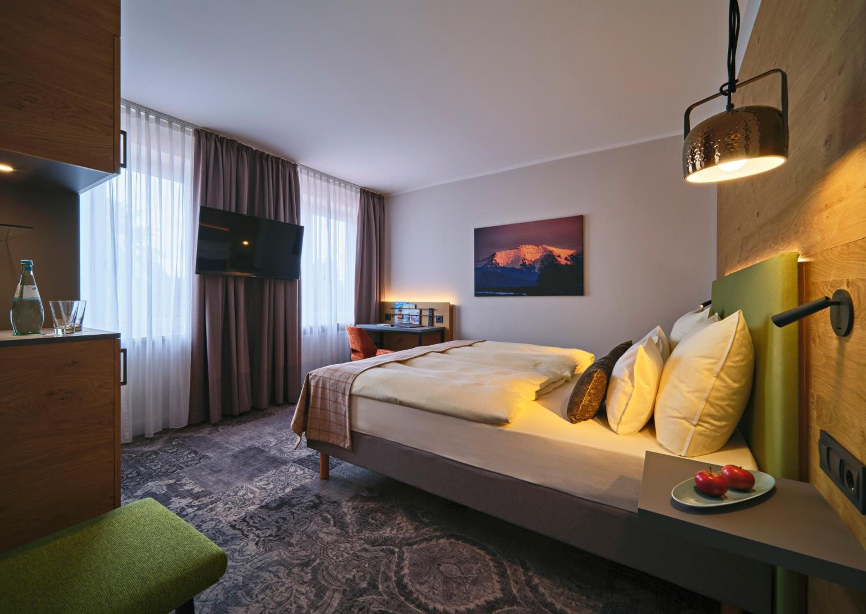 desk, soundproofing, free wifi, bed sheets