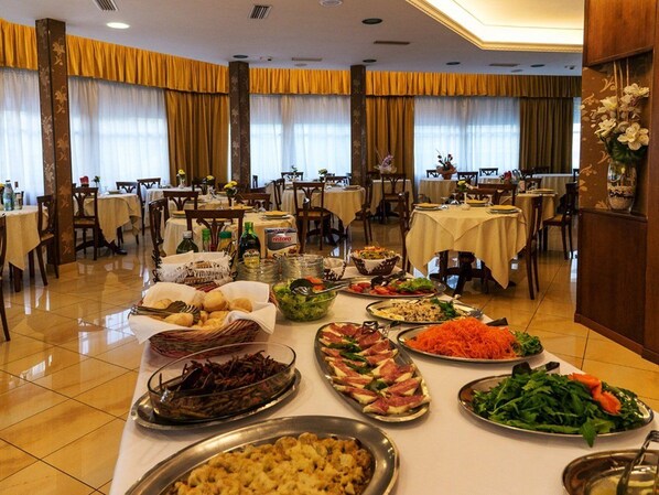 Dîner et souper servis sur place