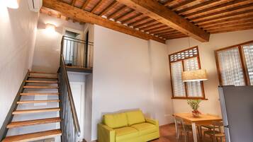 Duplex, 1 Bedroom | Desk, free WiFi