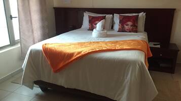 Standard Double Room, 1 Katil Kelamin (Double) | Bar mini, meja, Wi-fi percuma, cadar katil