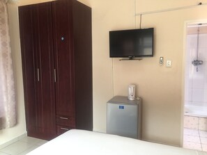 Habitación estándar doble, 1 cama doble | Minibar, escritorio, wifi gratis y ropa de cama