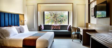 In-room safe, soundproofing, free WiFi, bed sheets