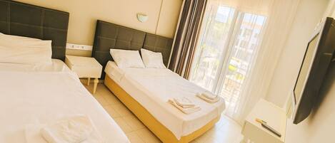 Standard Triple Room | Minibar, free WiFi, bed sheets