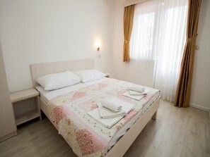 Iron/ironing board, free WiFi, bed sheets - Pansion Obala (Citluk)